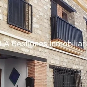 Casa ESCUCHA BAJA